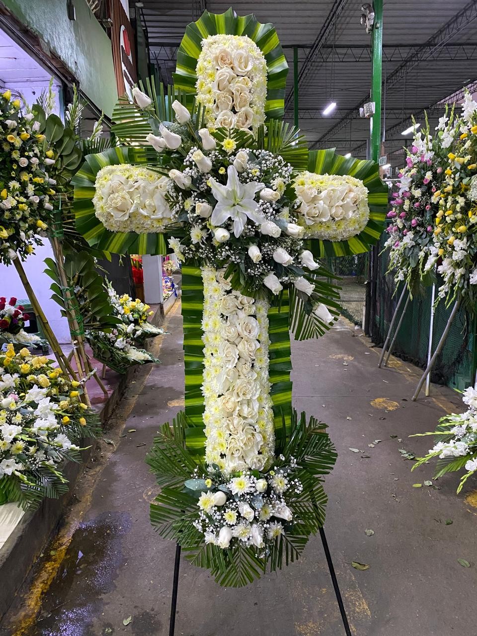 Cruz floral para difunto